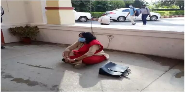 शोभना नेरलीकर ने काशी हिन्दू विश्वविद्यालय के पत्रकारिता विभाग में 19 अगस्त 2002 को बतौर असिस्टेंट प्रोफेसर ज्वाइन किया था. (फोटो साभारः NBT)