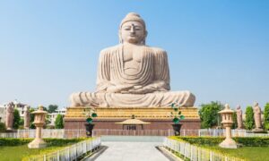महाबोधि मंदिर की बनावट बेहद खूबसूरत है. इस मंदिर की सबसे खास बात ये है कि विभिन्न धर्मों की कलाकृतियों के माध्यम से छवि देखने को मिलेगी.